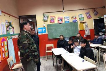 El Municipio continúa con las charlas de veteranos de Malvinas en escuelas primarias