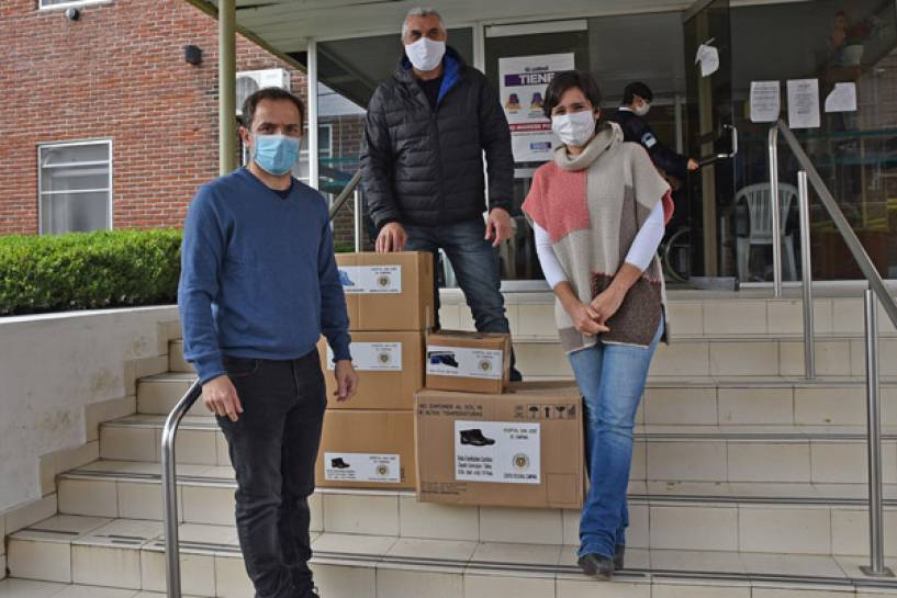 Personal no docente y directivos de la UNLu donaron elementos al hospital San José