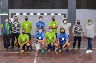 El Municipio de San Fernando entregó las camisetas oficiales que usarán sus equipos federados de handball