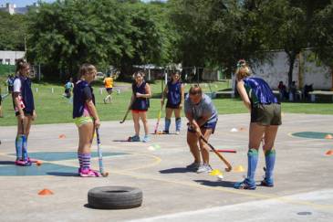 Con presencias importantes del deporte, el municipio inauguró la ampliación de la Escuela Municipal de Hockey