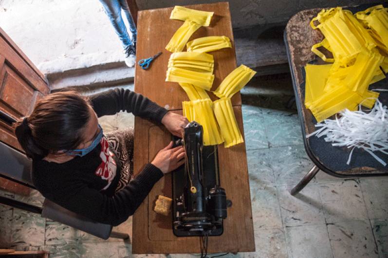 La Red de Costureras de Pilar continúa su trabajo solidario y sigue impulsando emprendimientos textiles