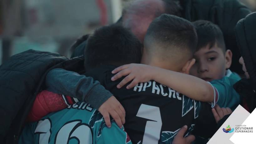 Fútbol con corazón, unidos por El Apache: la nueva campaña de FGE para recaudar fondos para las obras en el Club el Apache