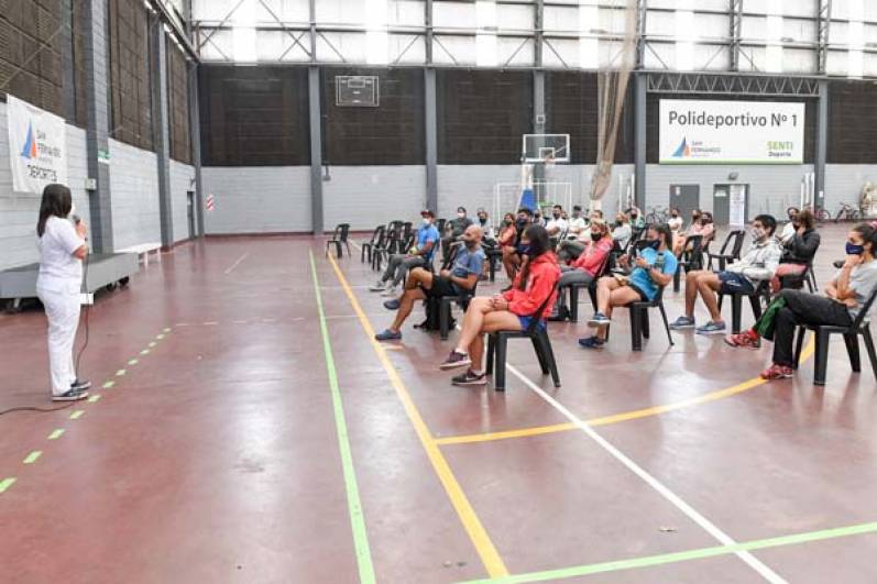 San Fernando capacita al personal de sus polideportivos sobre prevención contra el covid-19
