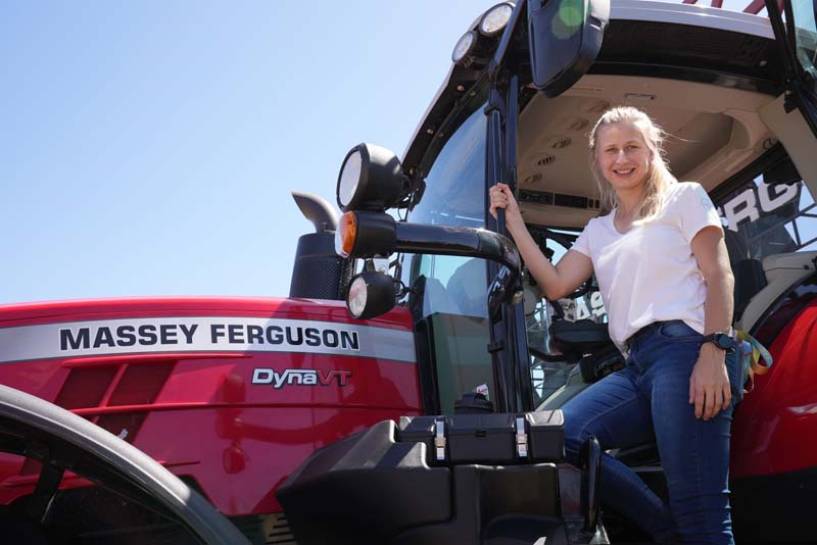Distinción Massey Ferguson a la Mujer del Agro Micaela Guzowski