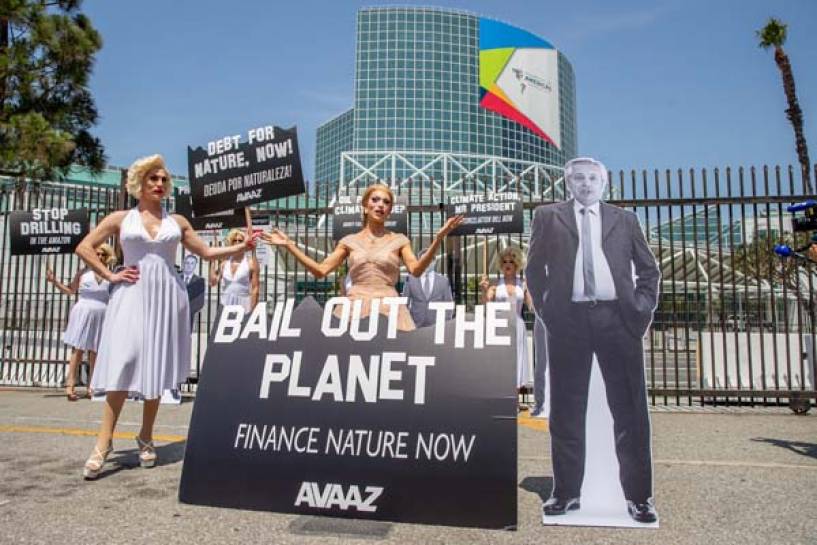 “Feliz Cumbre, Señores Presidentes”: Drag Queens llaman a Jefes de Estado a frenar la crisis ecológica en las Américas