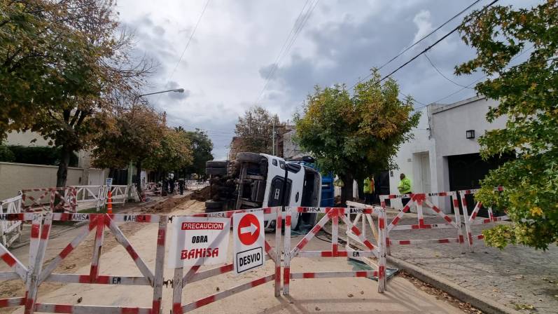 Tras un accidente con un camión el Municipio volvió a paralizar la obra del gasoducto