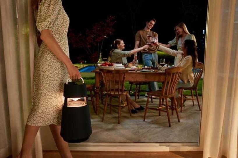 LG XBOOM 360 ofrece sonido premium con un diseño elegante en todo momento y lugar