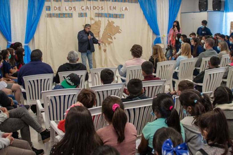 San Fernando homenajeó a sus Héroes de Malvinas  en las instituciones educativas municipales