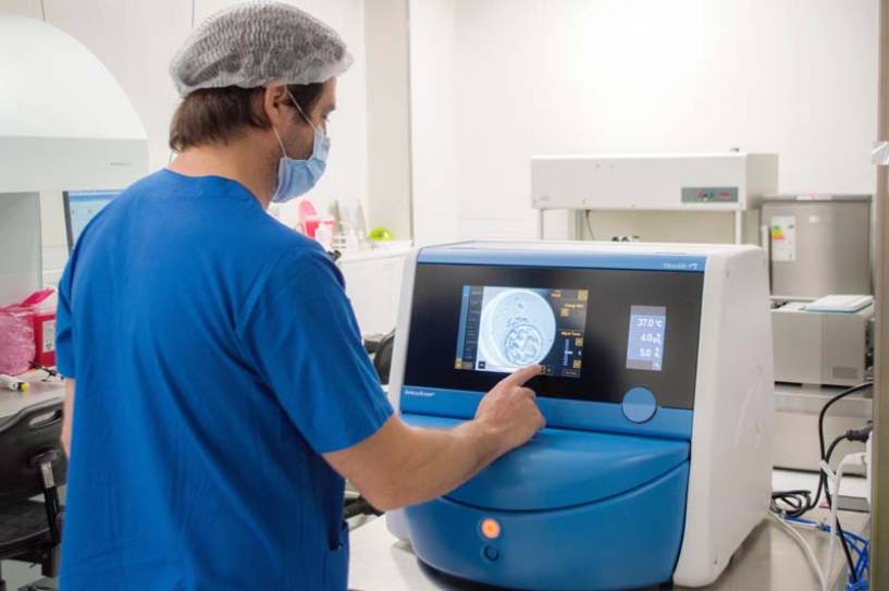 Por primera vez en Argentina nace un bebé con tratamiento de reproducción asistida, seleccionado por la inteligencia artificial