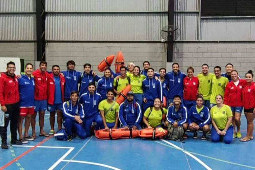 Nuevos egresados de la Escuela Municipal de Guardavidas de Malvinas Argentinas