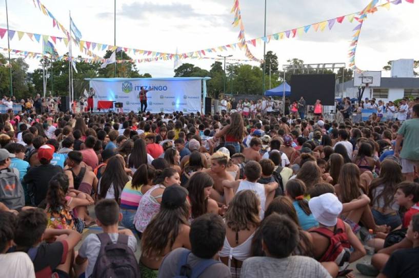 Juegos, alegría y diversión en el cierre de colonias del polideportivo La Torcaza