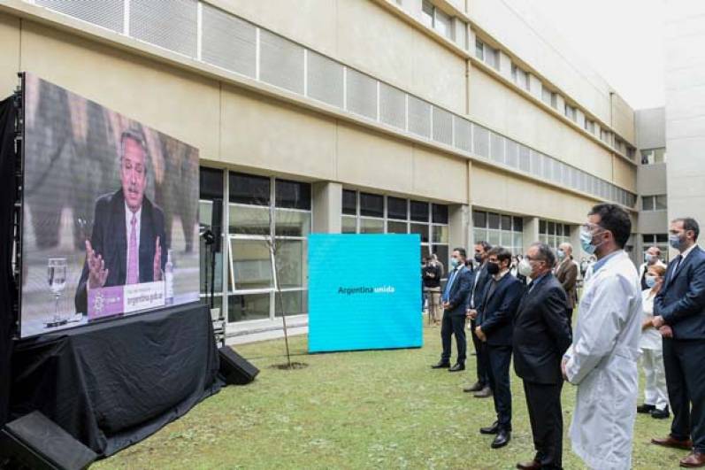 El Presidente encabezó la puesta en marcha del primer hospital público en el municipio bonaerense de Ituzaingó