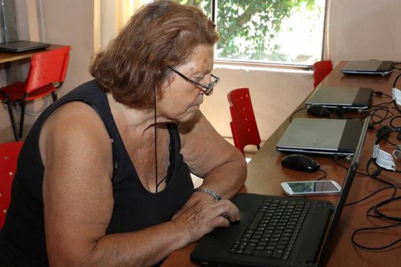 San Isidro: el municipio ofrece clases virtuales para los adultos mayores