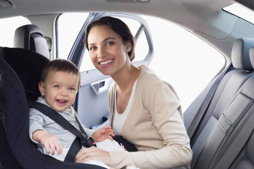 Madres al volante: en el auto protegido como en la panza