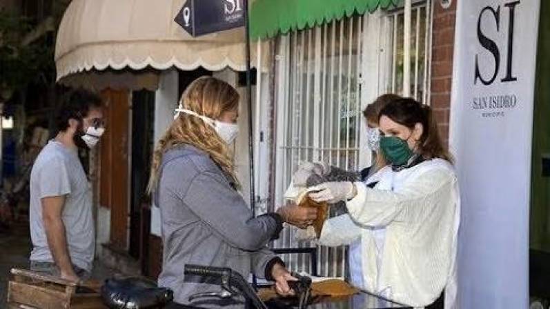 San Isidro: el municipio entrega 120.000 barbijos caseros en todas las localidades