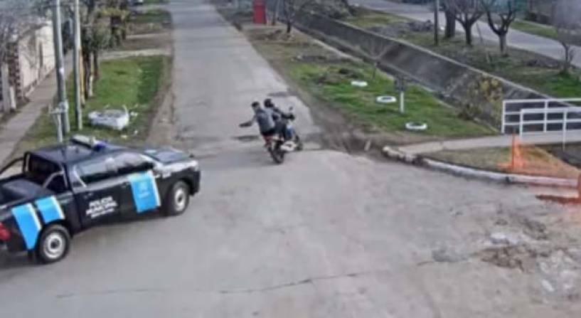 Insólito: un policía robó en moto y fue detenido tras impactante persecución
