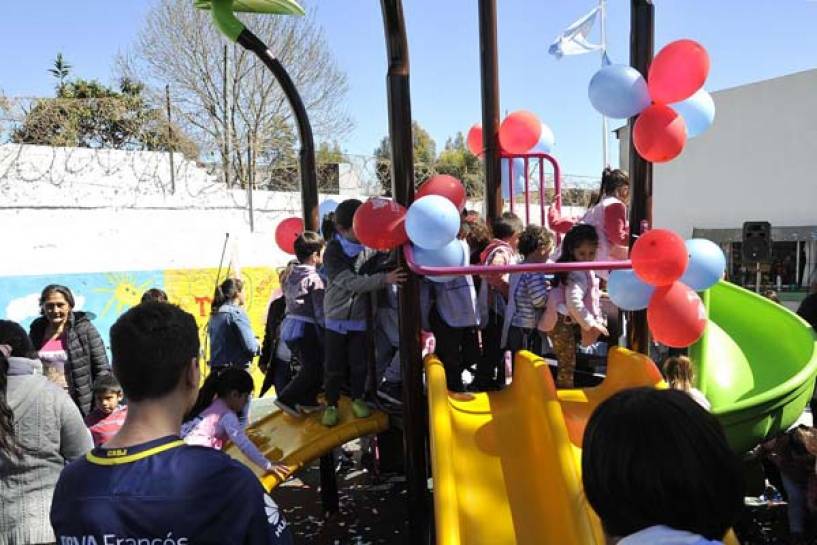 “Aprender Jugando”: El Municipio ya remodeló el patio de 15 jardines de infantes del distrito