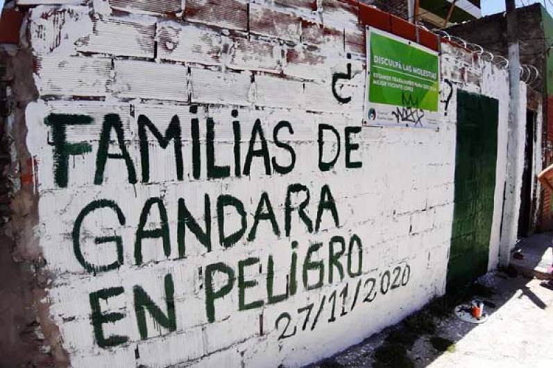 Joaquín Noya presenta amparo judicial junto a vecinos por muro en barrio Gándara