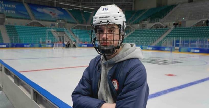 Estados Unidos inicia su apuesta por el oro en hockey sobre hielo en Gangwon 2024 con Parker Trottier, nieto de la leyenda de la NHL Bryan Trottier, en el equipo