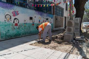 San Isidro: el municipio renueva las veredas en los barrios