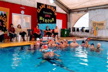 Los chicos de Rincón de Milberg disfrutaron de una clase abierta de natación