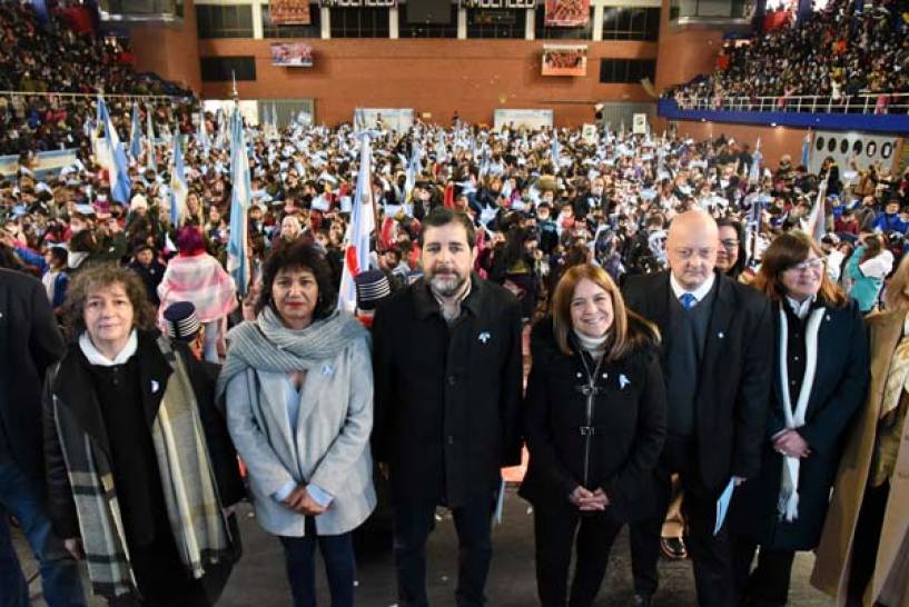 Miles de chicas y chicos de San Martín prometieron lealtad a la bandera argentina