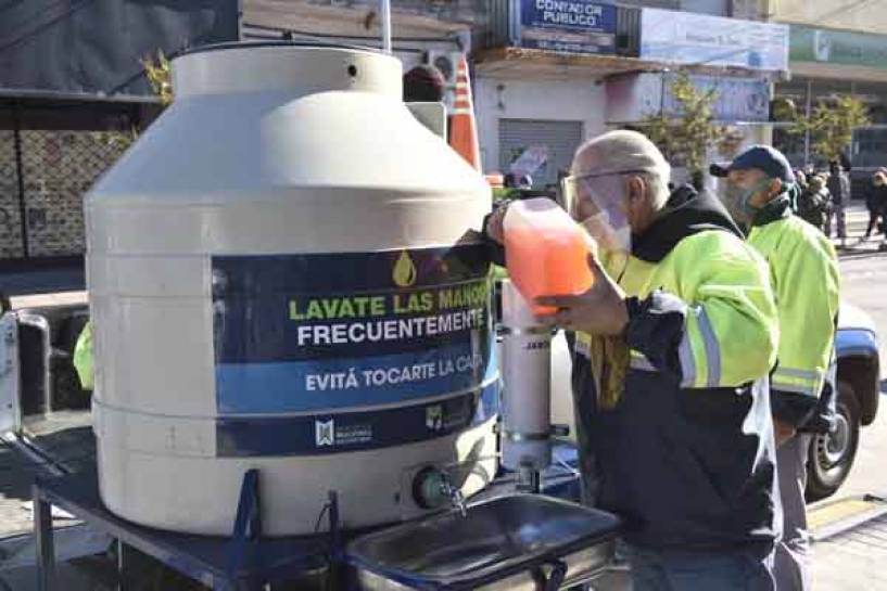 Instalan tanques de agua comunitarios en Malvinas Argentinas
