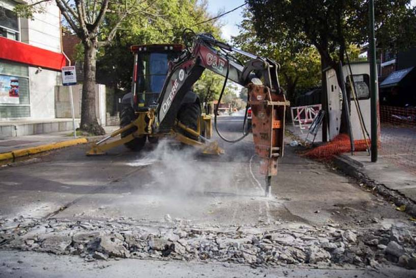 El municipio renueva el asfalto en una calle clave de Acassuso