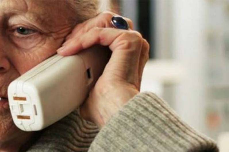 Advierten sobre nuevos engaños telefónicos a adultos mayores