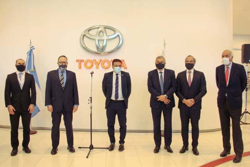 El intendente Cáffaro participó en la presentación de los anuncios de inversiones que realizaron los ministros Kulfas y Guzmán en Toyota Zárate