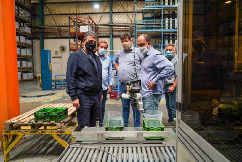 Julio Garro y Jorge Macri visitaron una fábrica local y destacaron la importancia de hacer crecer la Provincia