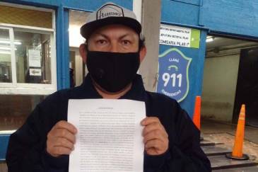 Acto de repudio frente a la Municipalidad de Pilar ante las amenazas y patoteadas a militante del MST-Frente de Izquierda Unidad