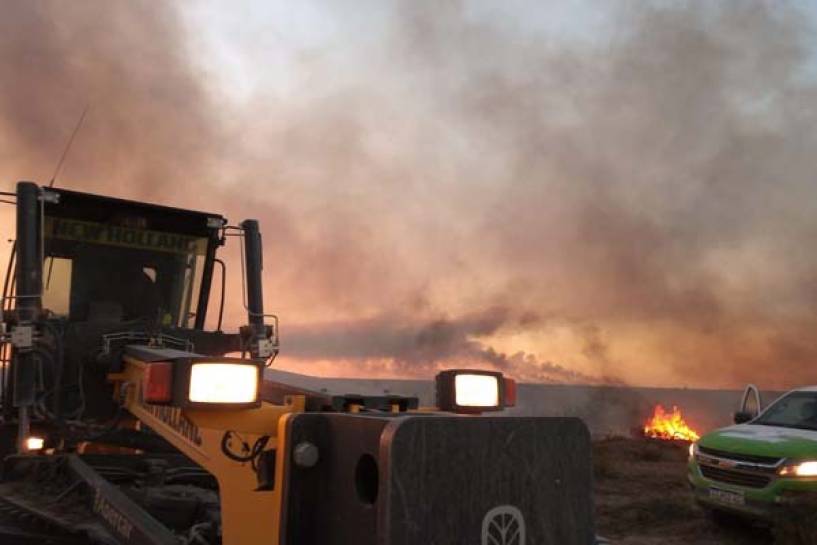 Con equipos de New Holland Construction, la Administración de Vialidad de Chubut combatió los incendios en Puerto Madryn