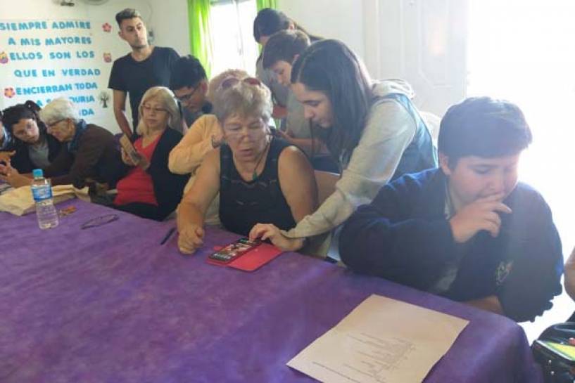 Taller de inclusión digital para adultos mayores de Pilar