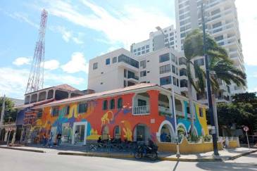Nuevo mural en la fachada de Visit Santa Marta se roba todas las miradas ¡y los aplausos!