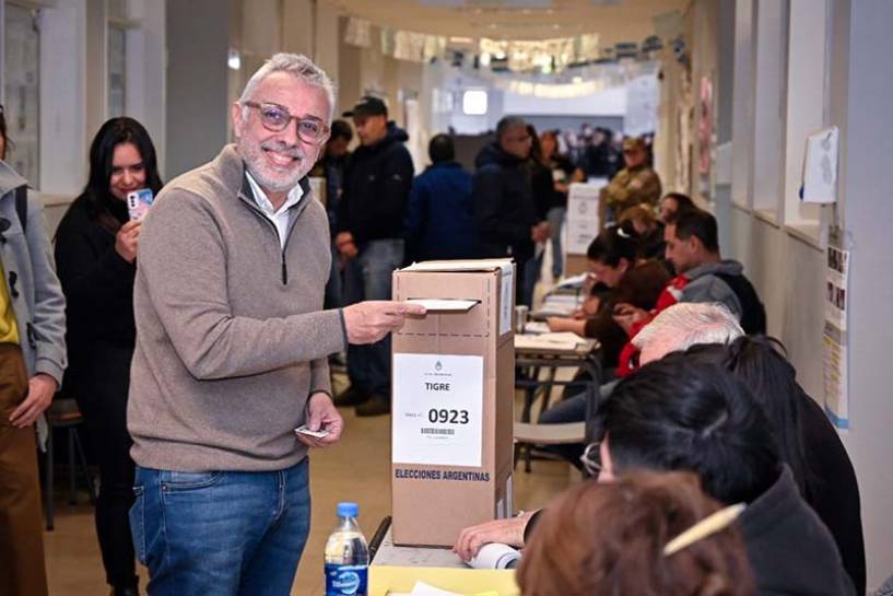 Julio Zamora votó en las elecciones P.A.S.O. en Benavídez