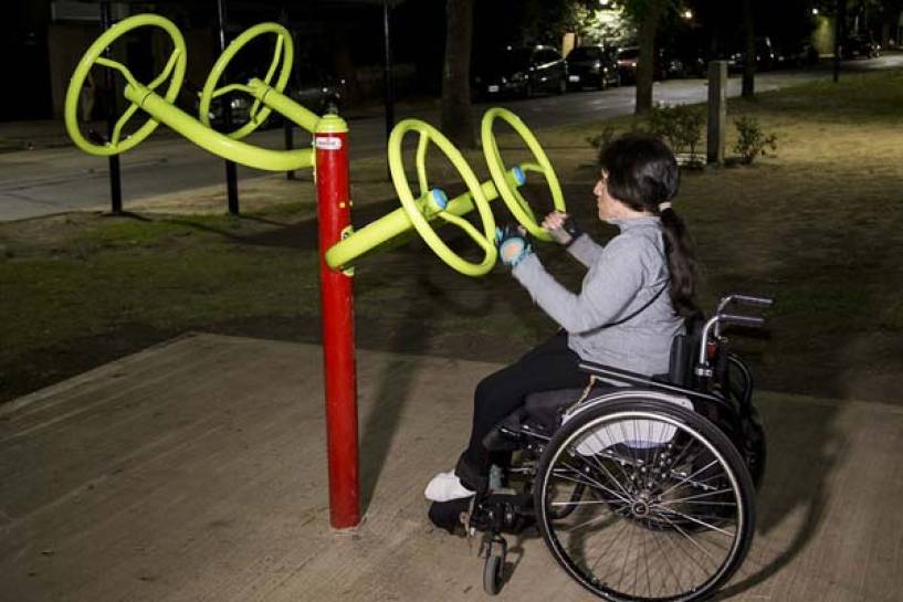 Incorporan aparatos aeróbicos para personas con discapacidad