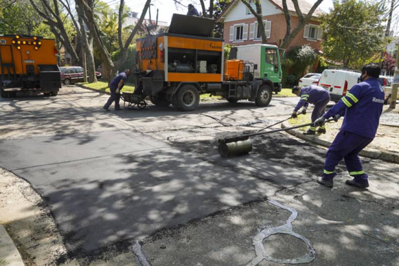 Continúan las tareas de bacheo y asfalto en Vicente López