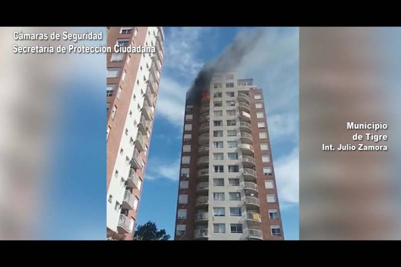Bomberos Voluntarios de Tigre actuaron rápidamente para controlar un incendio en un edificio del centro de la ciudad