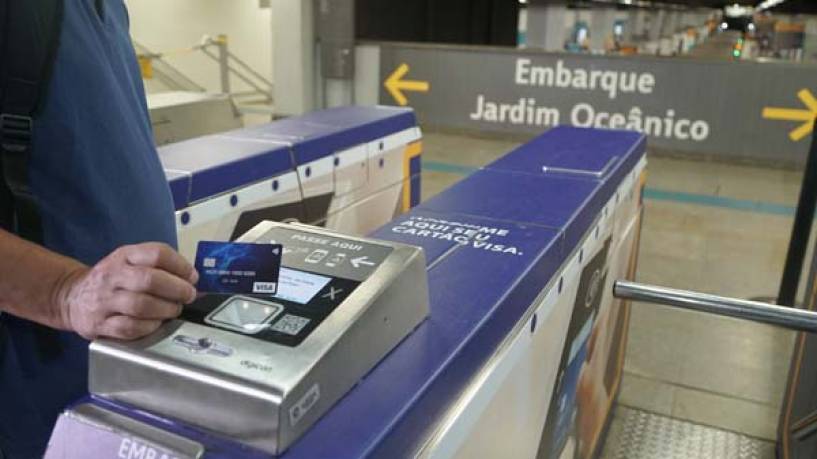 A medida que se recupera el uso del transporte público, un nuevo estudio de Visa indica que 9 de cada 10 pasajeros en el mundo esperan opciones de pago sin contacto