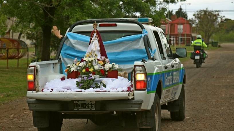 FIESTAS PATRONALES: Se realizó una procesión por las calles de Suipacha
