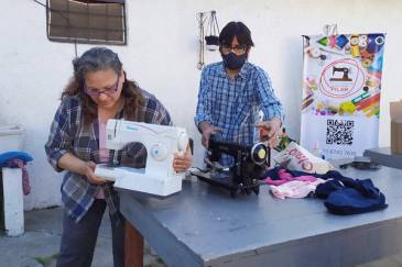 La Red de Costureras Solidarias de Pilar continúa con sus talleres de Introducción a la Costura