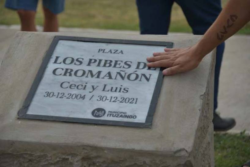 Ituzaingó: homenaje a las víctimas de la tragedia de Cromañón en la plaza Ceci y Luis