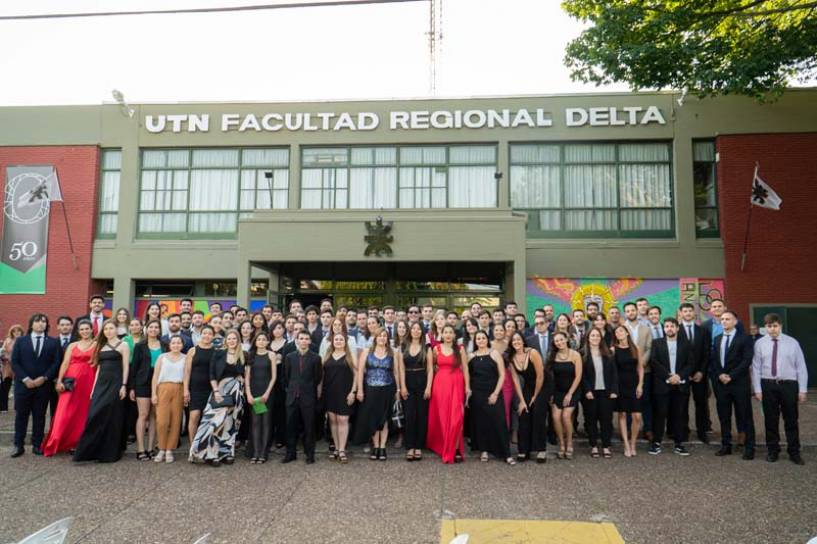 Recibieron su título 130 profesionales en la UTN Facultad Regional Delta y se celebraron los 50 años de la institución
