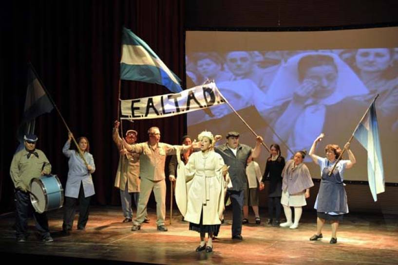 En el teatro &quot;Pepe Soriano&quot; de Tigre, alumnos del programa Arte Inclusivo homenajearon a Eva Perón