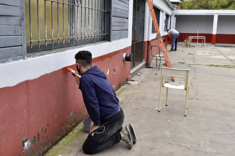 El intendente Julio Zamora monitoreó trabajos de mantenimiento en más escuelas de Tigre