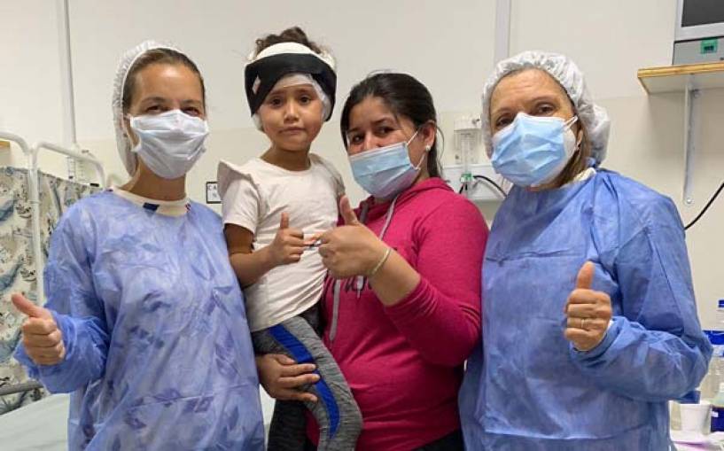 Realizan en General Roca la primera cirugía de implante coclear bilateral a una niña de 6 años