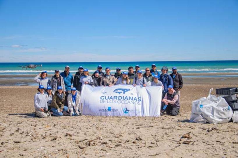 La Roche-Posay apoyó la realización de una limpieza muestral costera en Península Valdés