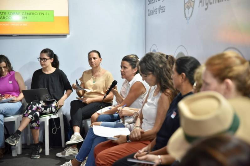 Histórico debate de mujeres rurales en Expoagro