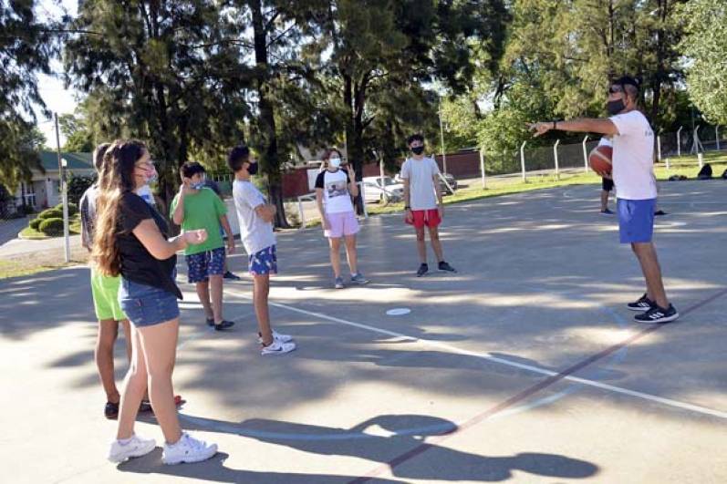 #ColoniasCuidadas: chicos y grandes disfrutan de forma segura la temporada de verano 2021 en los polideportivos de Tigre